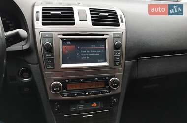 Універсал Toyota Avensis 2012 в 