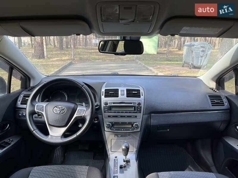 Седан Toyota Avensis 2012 в Чернігові