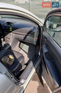 Ліфтбек Toyota Avensis 2004 в 