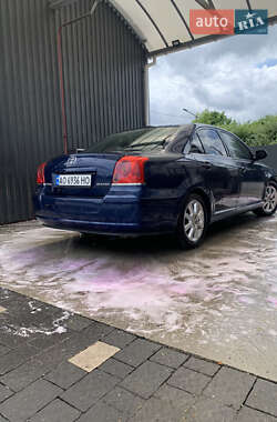 Седан Toyota Avensis 2005 в 