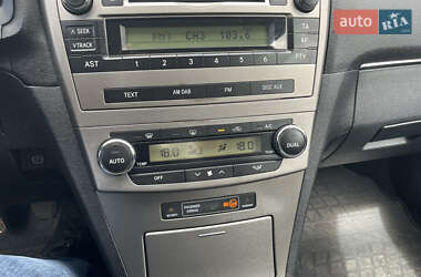 Седан Toyota Avensis 2011 в 