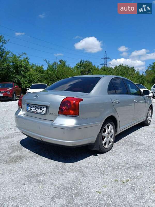 Седан Toyota Avensis 2005 в Кривом Роге