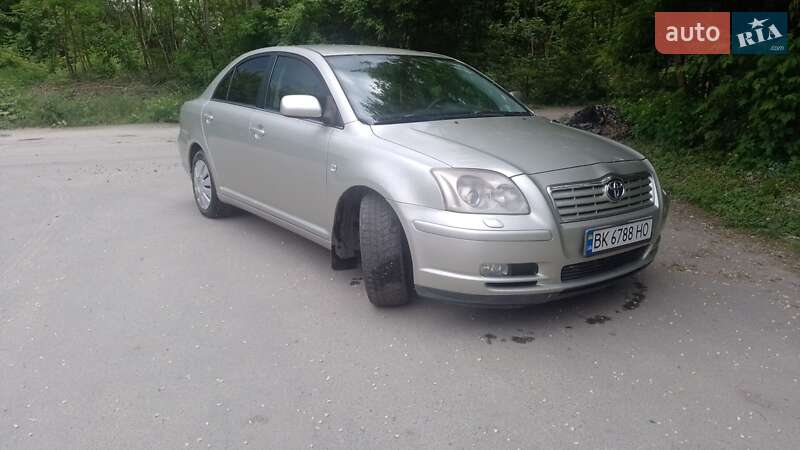 Седан Toyota Avensis 2004 в Бердичеве