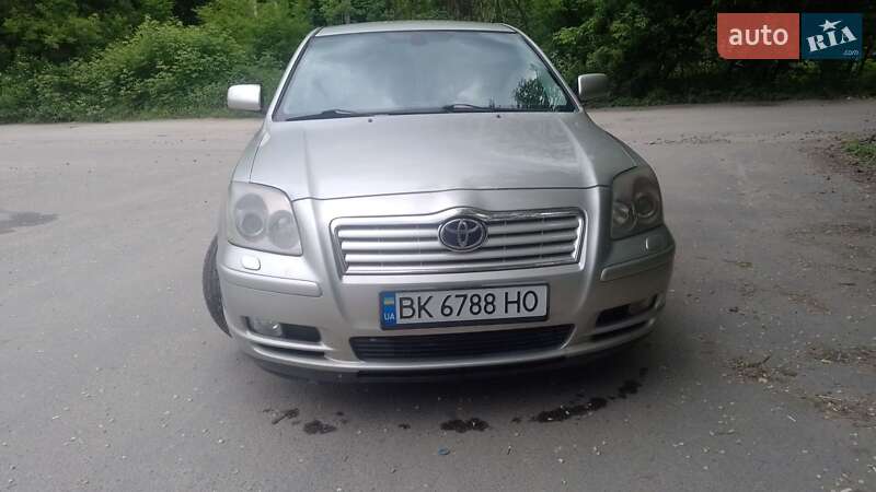 Седан Toyota Avensis 2004 в Бердичеве