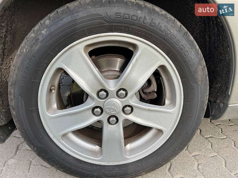 Седан Toyota Avensis 2006 в Львові