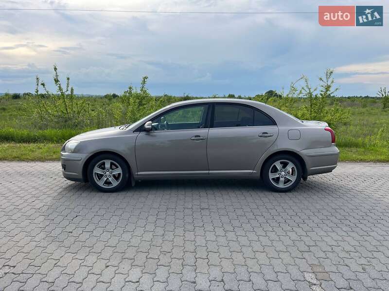 Седан Toyota Avensis 2006 в Львові