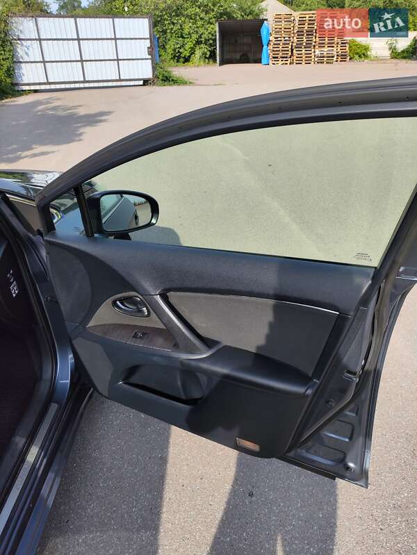 Седан Toyota Avensis 2010 в Нежине