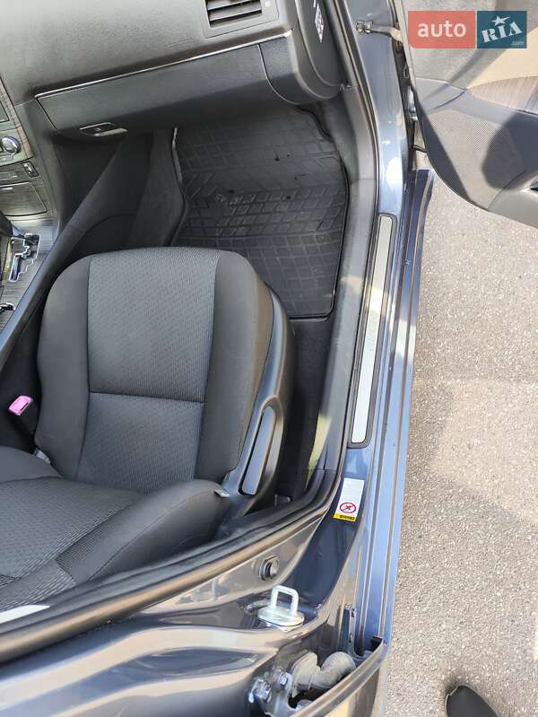 Седан Toyota Avensis 2010 в Нежине