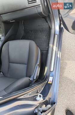 Седан Toyota Avensis 2010 в 