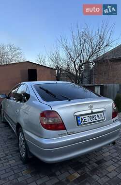 Лифтбек Toyota Avensis 2002 в Кривом Роге