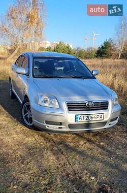 Седан Toyota Avensis 2003 в Буче