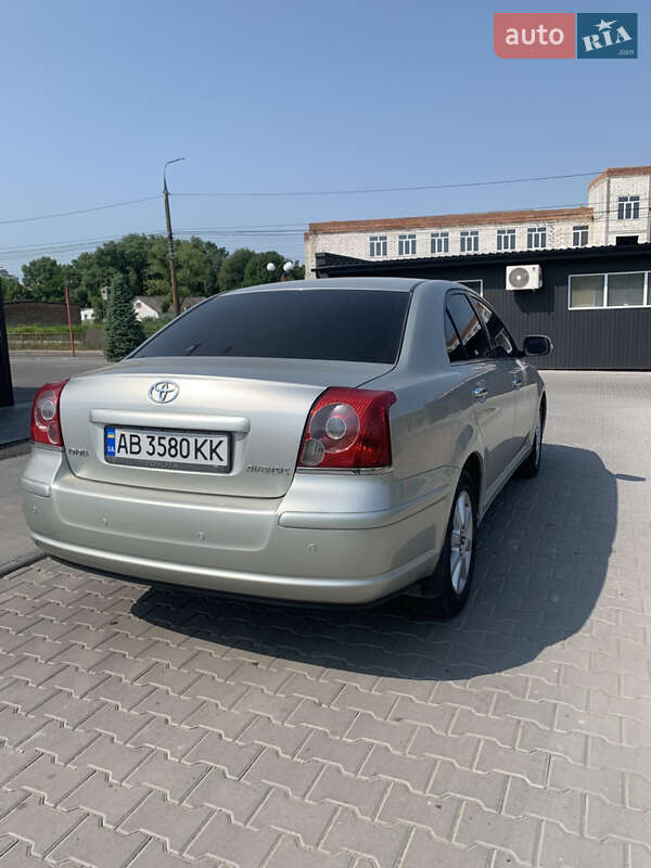 Седан Toyota Avensis 2006 в Виннице