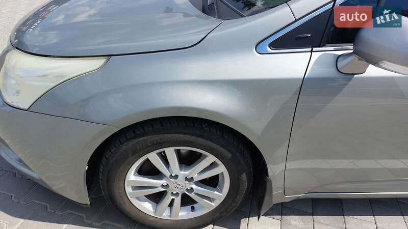 Седан Toyota Avensis 2011 в Виннице