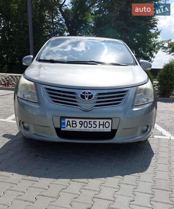 Седан Toyota Avensis 2011 в Виннице