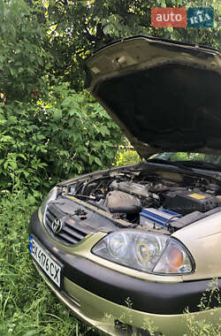 Седан Toyota Avensis 2000 в 