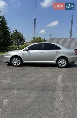 Седан Toyota Avensis 2005 в Звягелі