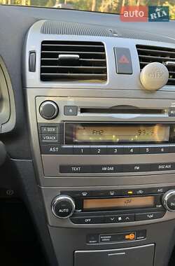 Седан Toyota Avensis 2011 в 