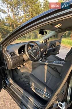 Седан Toyota Avensis 2011 в 