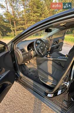 Седан Toyota Avensis 2011 в 