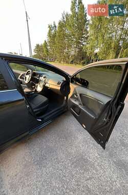 Седан Toyota Avensis 2011 в 