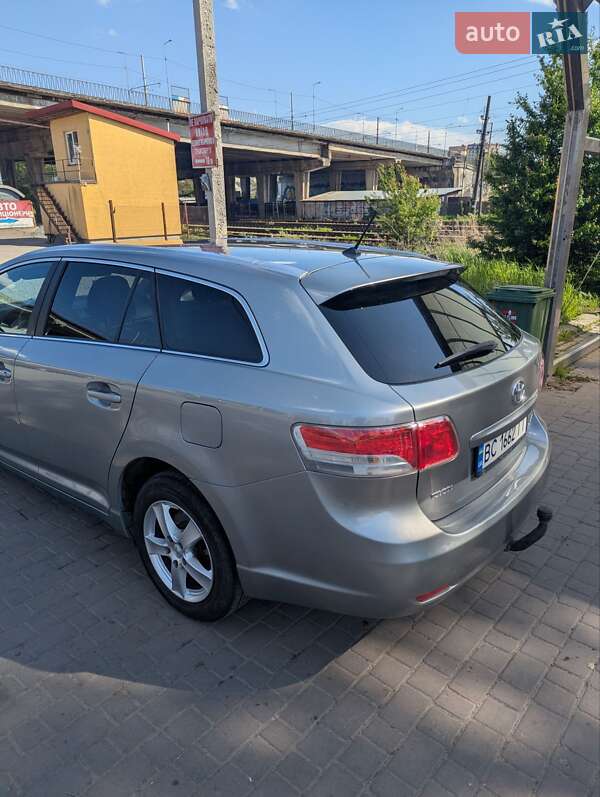 Универсал Toyota Avensis 2011 в Львове