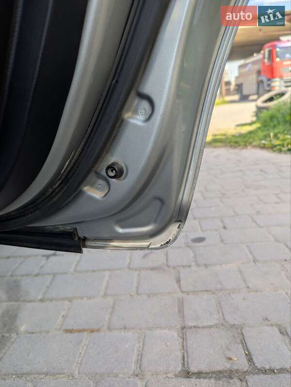 Универсал Toyota Avensis 2011 в Львове