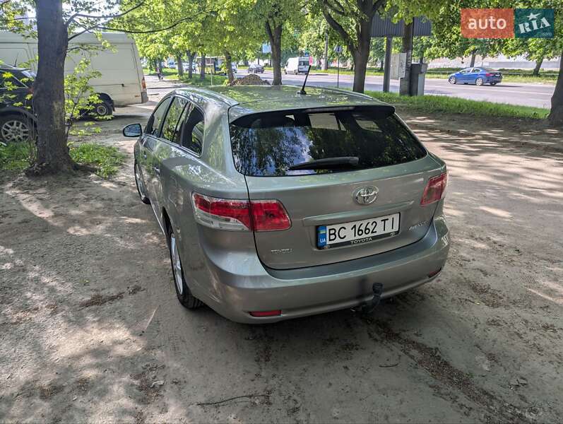 Универсал Toyota Avensis 2011 в Львове