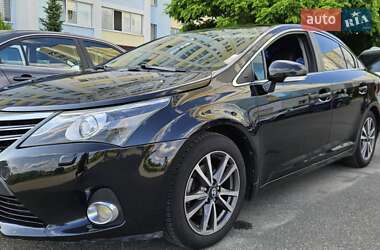 Седан Toyota Avensis 2012 в Киеве