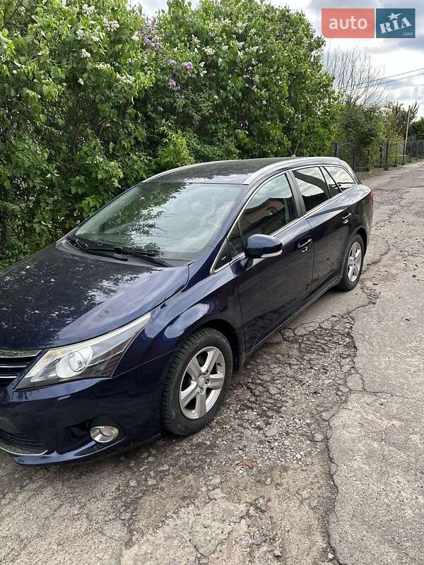 Универсал Toyota Avensis 2014 в 