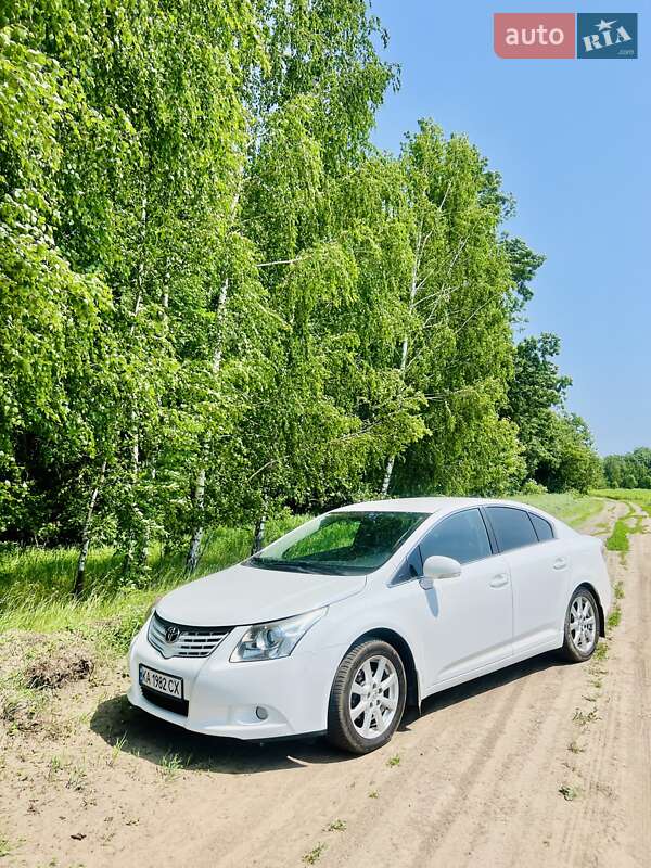 Седан Toyota Avensis 2011 в 