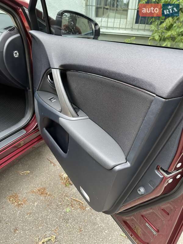 Универсал Toyota Avensis 2012 в Киеве фото 64 Универсал Toyota Avensis 2012 в Киеве