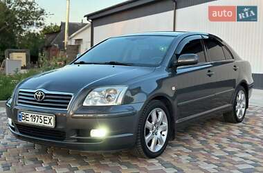 Лифтбек Toyota Avensis 2005 в Новом Буге