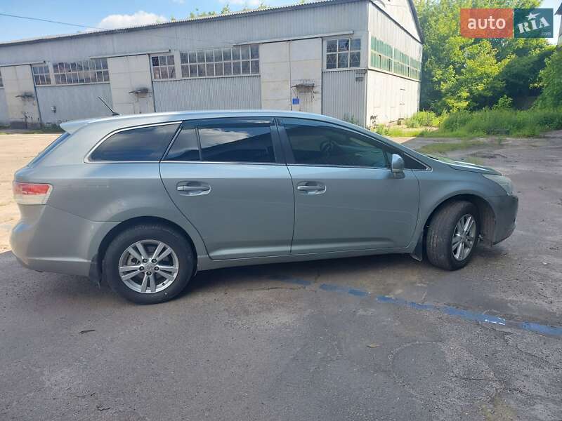 Универсал Toyota Avensis 2010 в Луцке