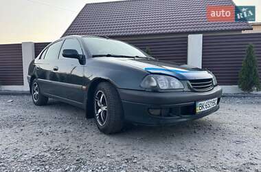 Седан Toyota Avensis 1999 в Славуте