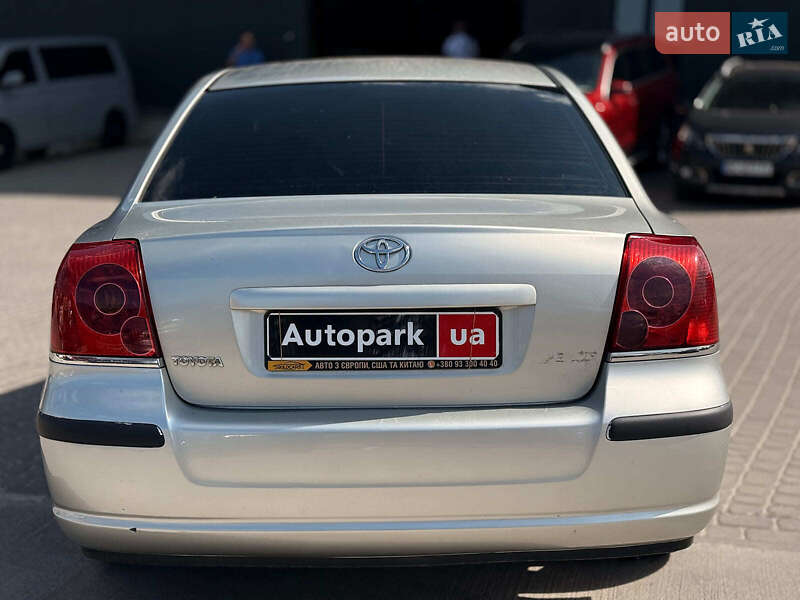 Седан Toyota Avensis 2004 в Львове