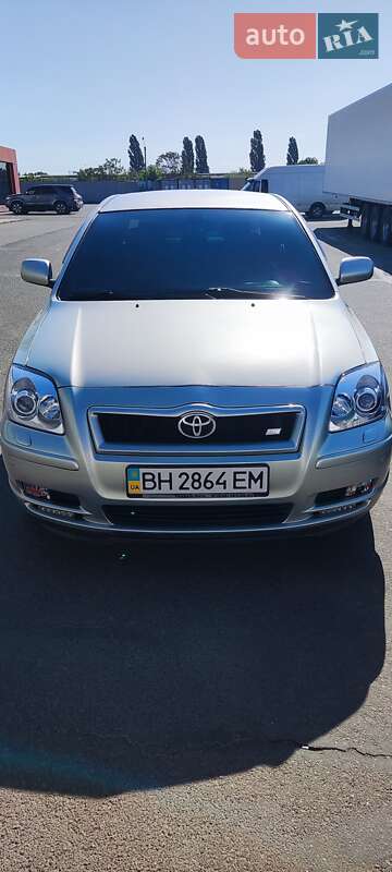 Седан Toyota Avensis 2004 в Одесі
