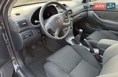 Универсал Toyota Avensis 2004 в 