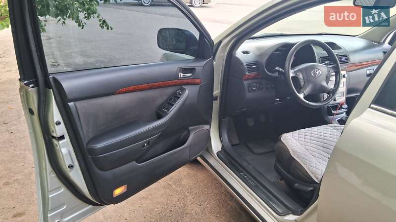 Ліфтбек Toyota Avensis 2004 в Одесі