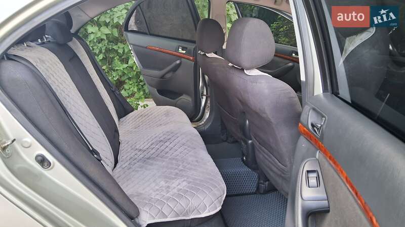 Ліфтбек Toyota Avensis 2004 в Одесі