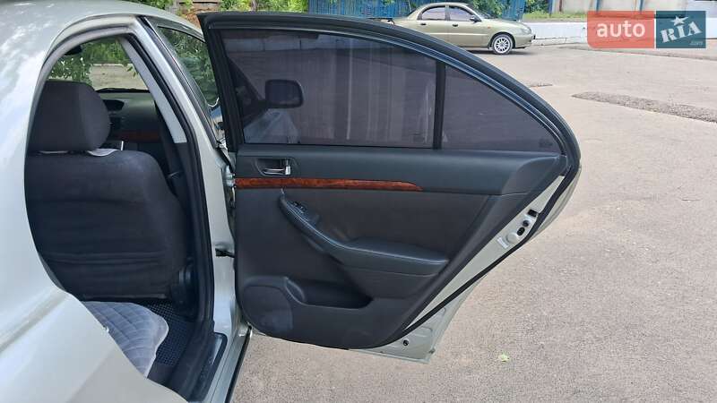 Ліфтбек Toyota Avensis 2004 в Одесі