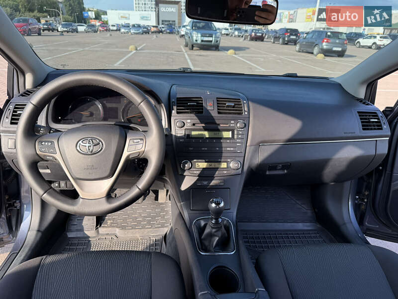 Універсал Toyota Avensis 2009 в Житомирі
