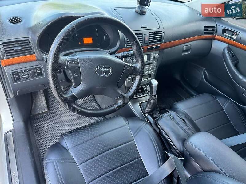 Седан Toyota Avensis 2006 в Коломиї