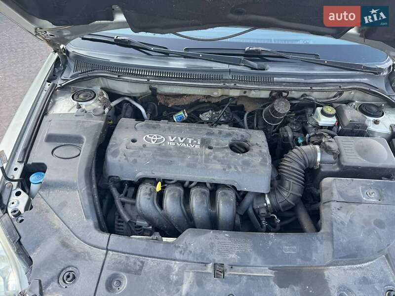 Седан Toyota Avensis 2006 в Коломиї