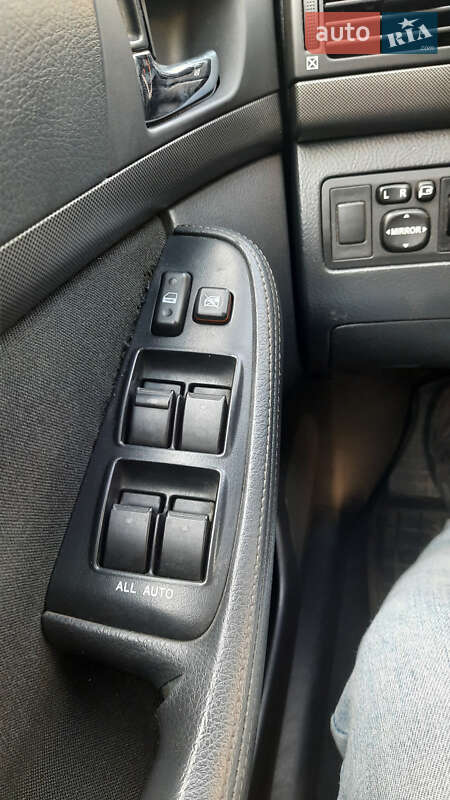 Универсал Toyota Avensis 2004 в Черкассах