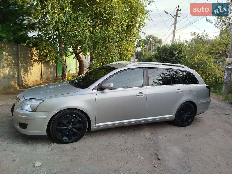 Універсал Toyota Avensis 2006 в Дніпрі