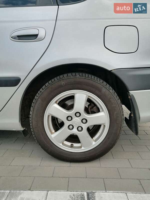Лифтбек Toyota Avensis 2002 в Виннице