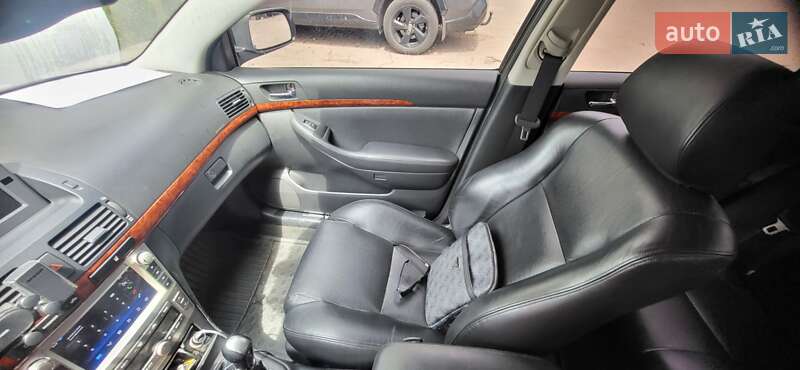 Седан Toyota Avensis 2003 в Кривом Роге
