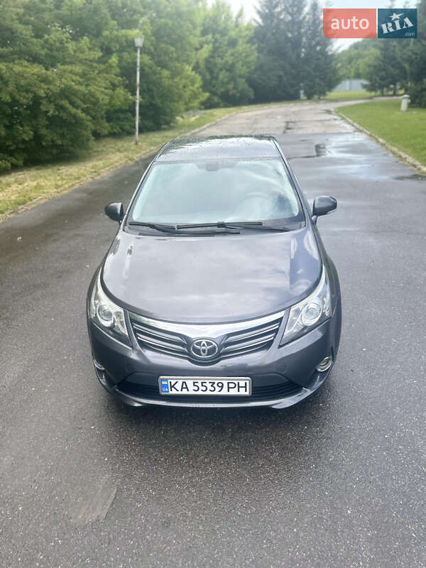 Toyota Avensis 2013