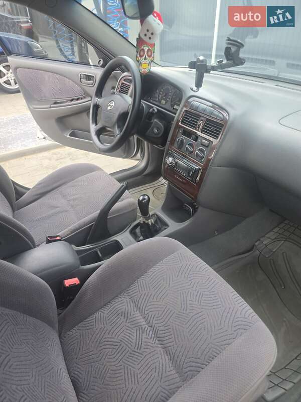 Универсал Toyota Avensis 1999 в Баре