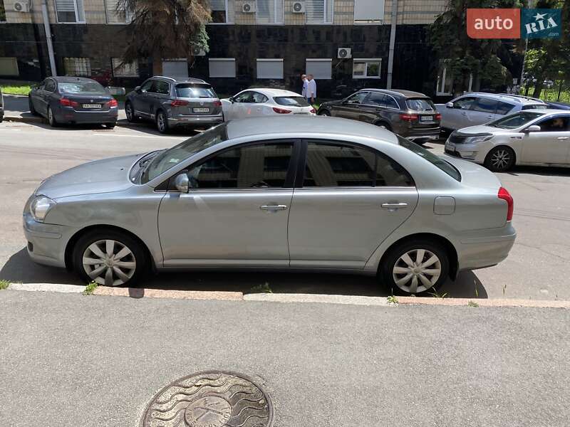 Седан Toyota Avensis 2007 в Киеве
